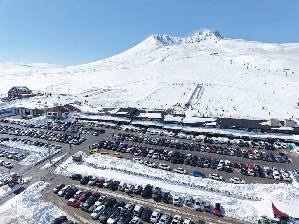 Erciyes Kayak Merkezi dronla havadan görüntülendi.