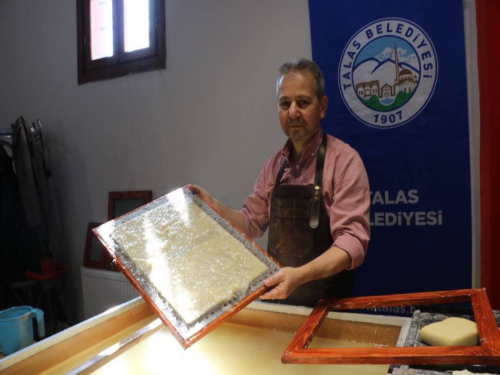 Kayseri Klasik Sanatlar Akademisi Sorumlusu ve Kağıt Ustası Selçuk Kılınç