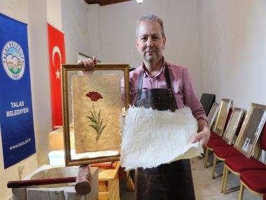 Kayseri Klasik Sanatlar Akademisi Sorumlusu ve Kağıt Ustası Selçuk Kılınç