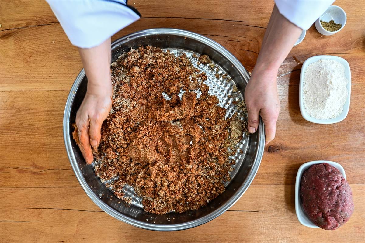 Adana İçli Köftesi Yapımı