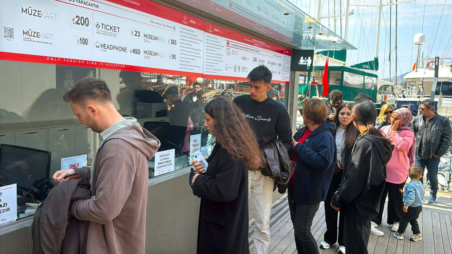 Bodrum’da bayram yoğunluğu: Tarihi mekanlara ziyaretçi akını Bodrum’da bayram yoğunluğu: Tarihi mekanlara ziyaretçi akını
