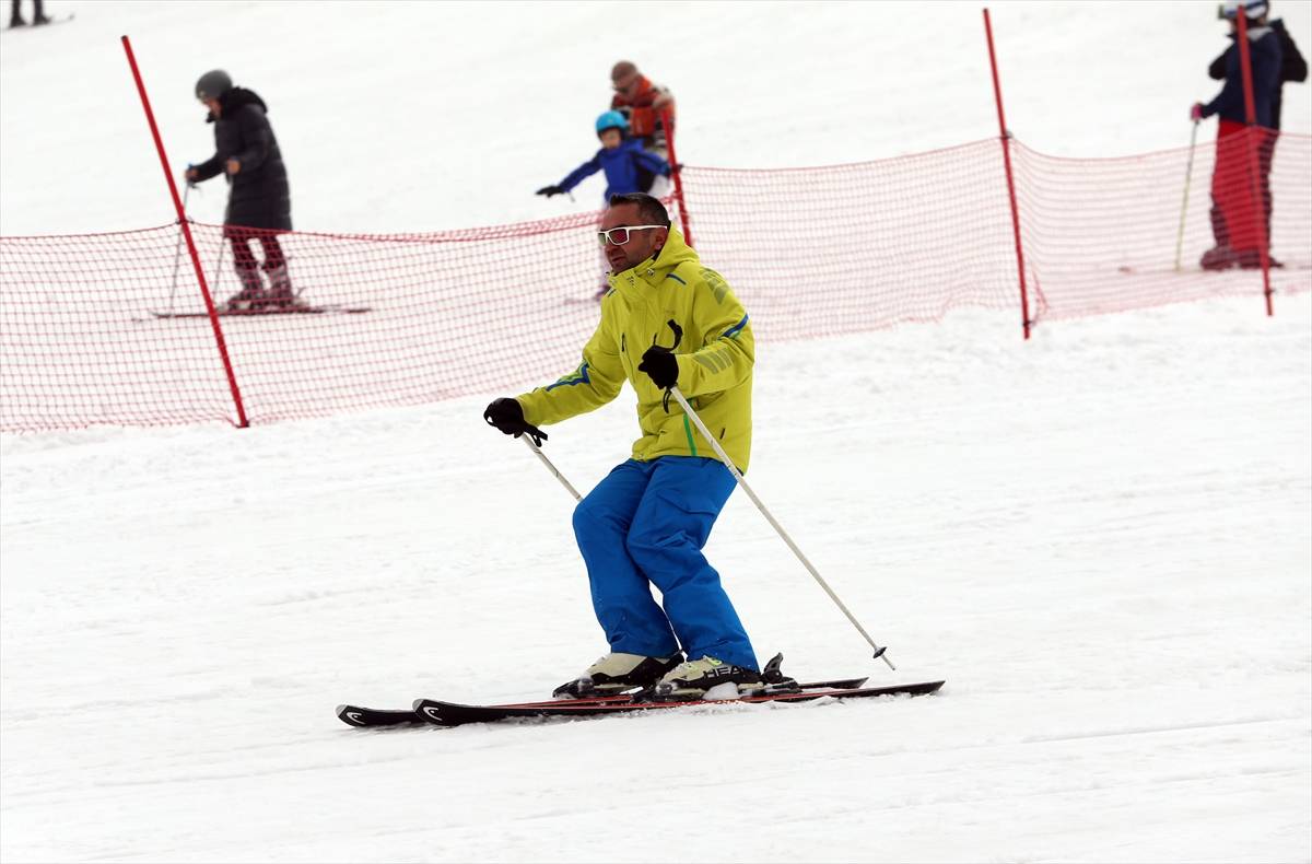 Ilgaz Dağı’ndaki Yurduntepe Kayak Merkezi yoğun ilgi gördü