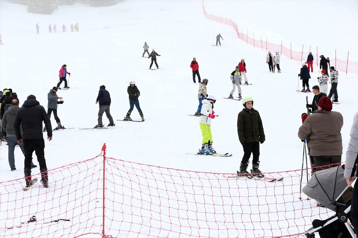 Ilgaz Dağı’ndaki Yurduntepe Kayak Merkezi yoğun ilgi gördü