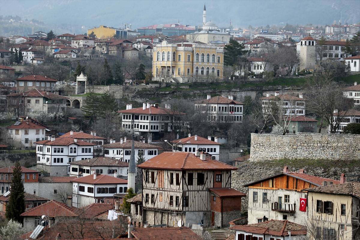 Zamanda yolculuk sunan Safranbolu bayram tatilinde doldu taştı