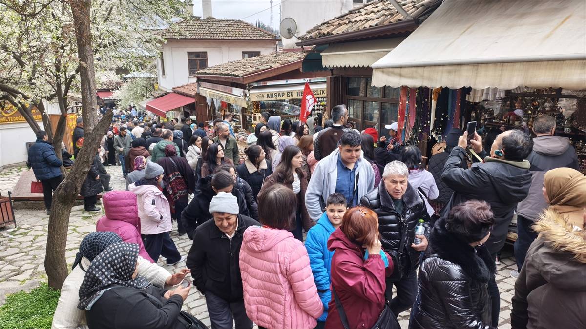 Zamanda yolculuk sunan Safranbolu bayram tatilinde doldu taştı