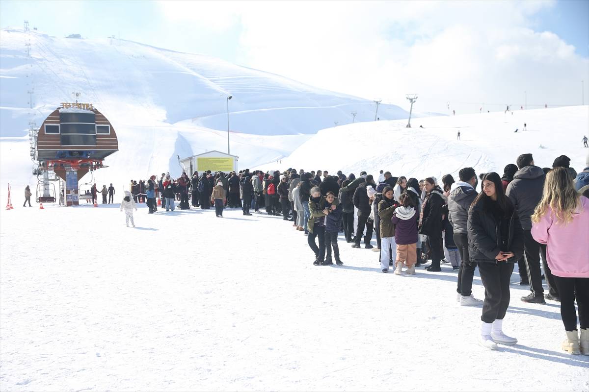Yedikuyular Kayak Merkezi yoğun ilgi gördü