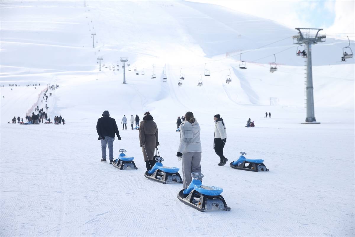 Yedikuyular Kayak Merkezi yoğun ilgi gördü
