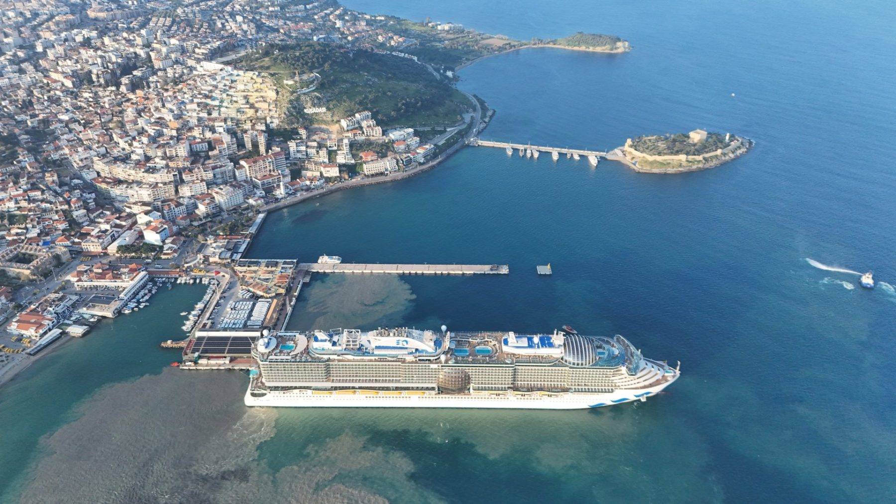 Dünyanın en büyük kruvaziyer gemilerinden Sun Princess Kuşadası'nda