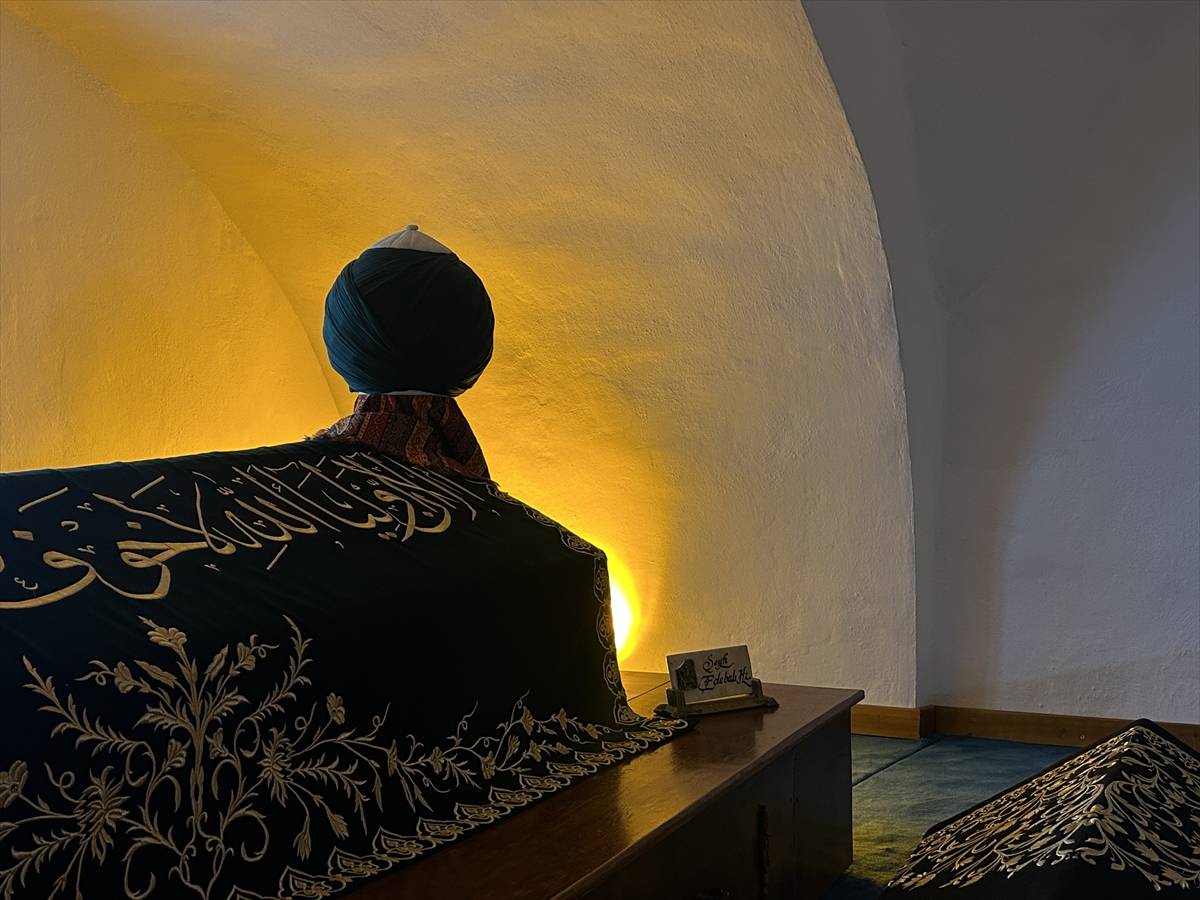  Ertuğrul Gazi Türbesi