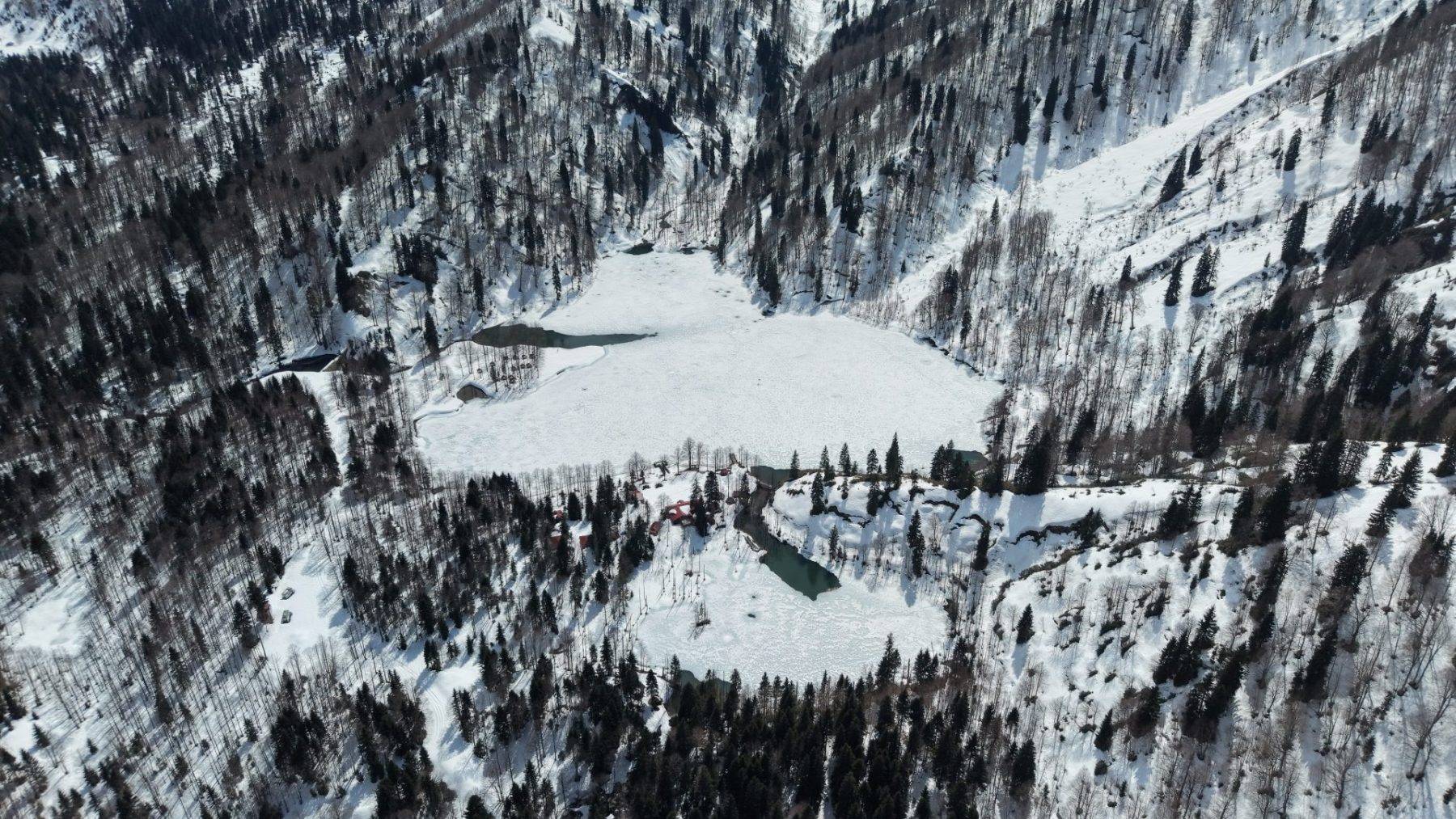 Borçka Karagöl, beyaz örtü ile kaplandı! Artvin'de kartpostallık manzaralar