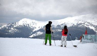 Kar kalınlığı 2 metreye yaklaştı! Sarıkamış’ta mart sonunda kayak keyfi