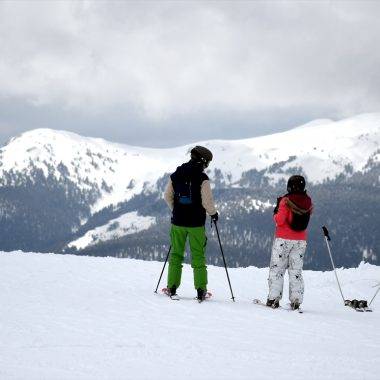 Kar kalınlığı 2 metreye yaklaştı! Sarıkamış’ta mart sonunda kayak keyfi