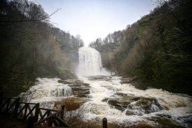 Fay hattı kırılınca ortaya çıkan doğa harikası: Suuçtu Şelalesi