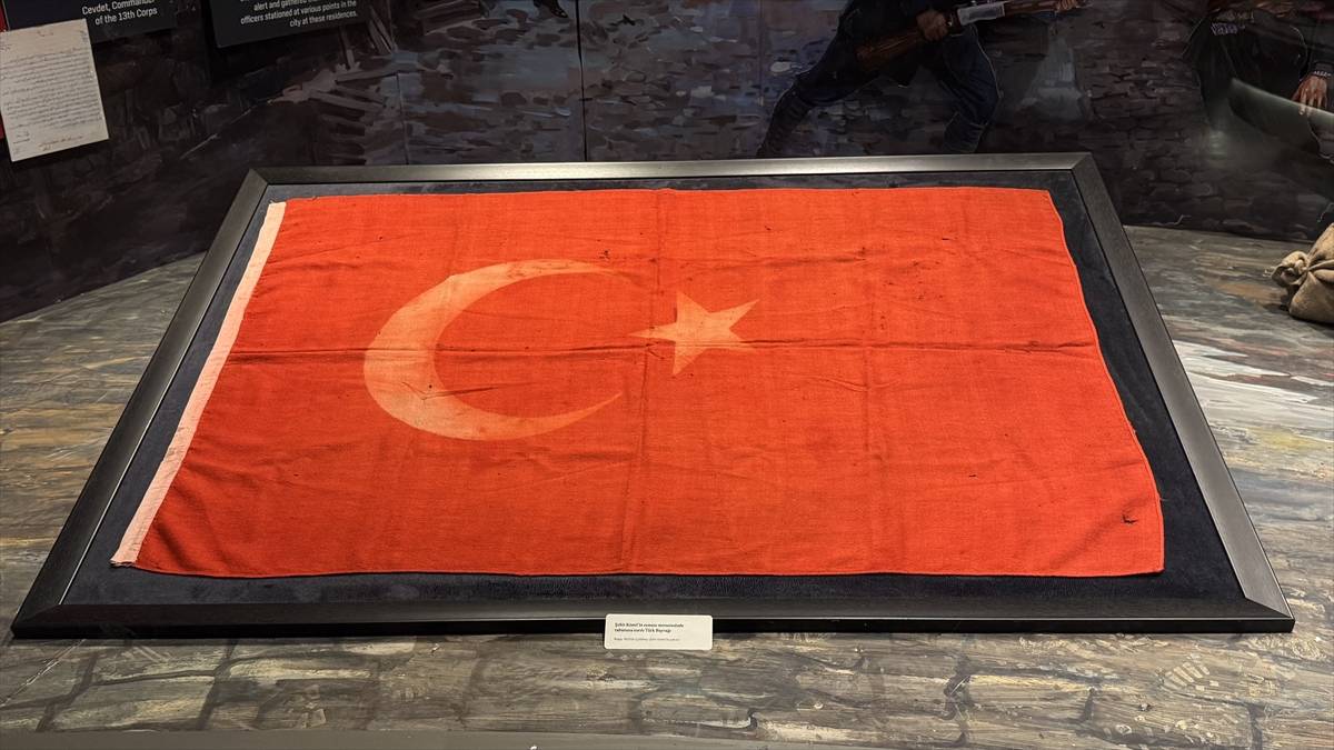 Bir asır saklandı: 14 yaşındaki Şehit Kamil’in tabutuna örtülen Türk bayrağı bu müzede!