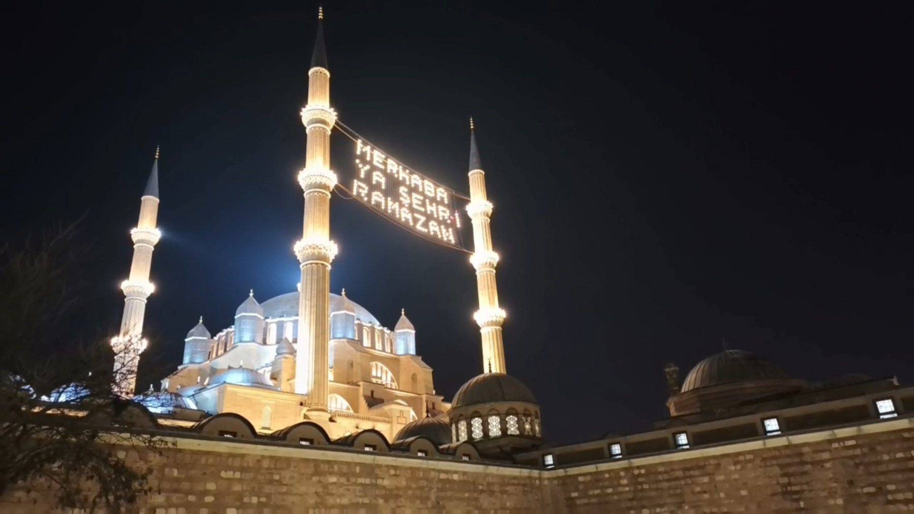 Selimiye Camii gece görüntülendi.