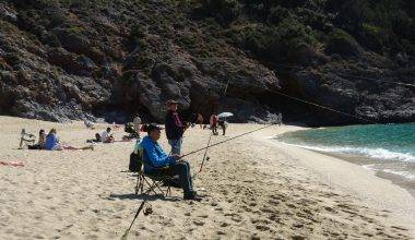 Alanya'daki Kleopatra Plajı mart ayında yoğunluk yaşıyor.