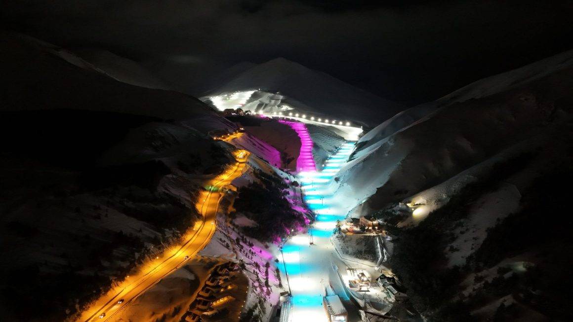 Palandöken Kayak Merkezi gece görüntülendi