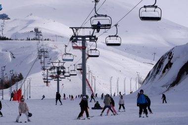 Palandöken Kayak Merkezi uzayan sezonda kayakseverleri bekliyor