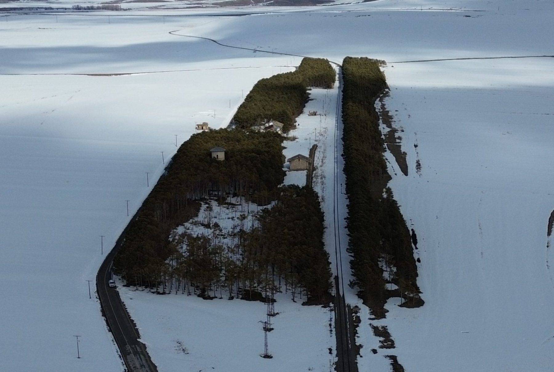Benliahmet İstasyonu karlar altında kartpostalları andırdı