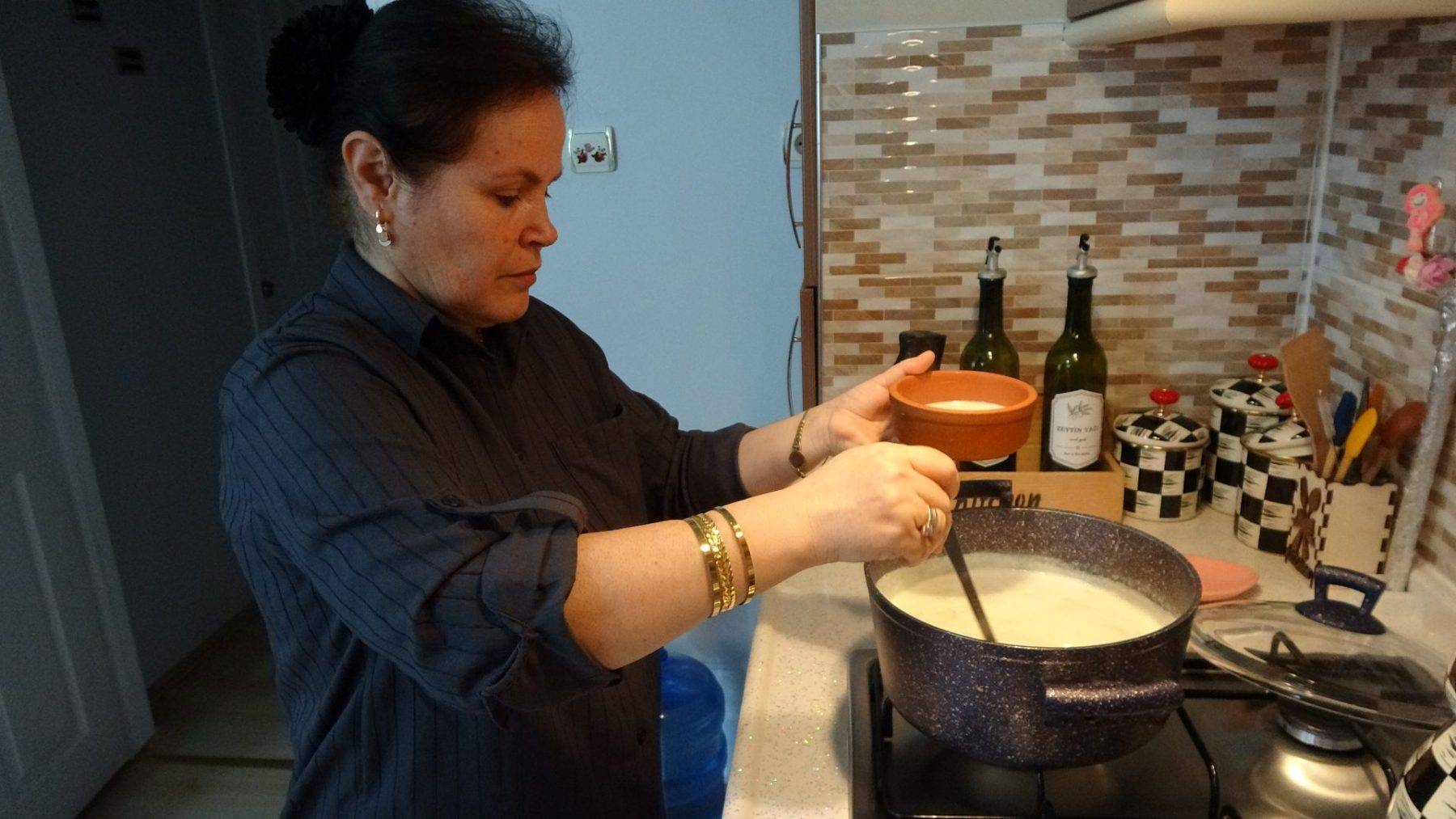 İncir uyutması tatlısı 3 malzemesi ile dikkat çekiyor.