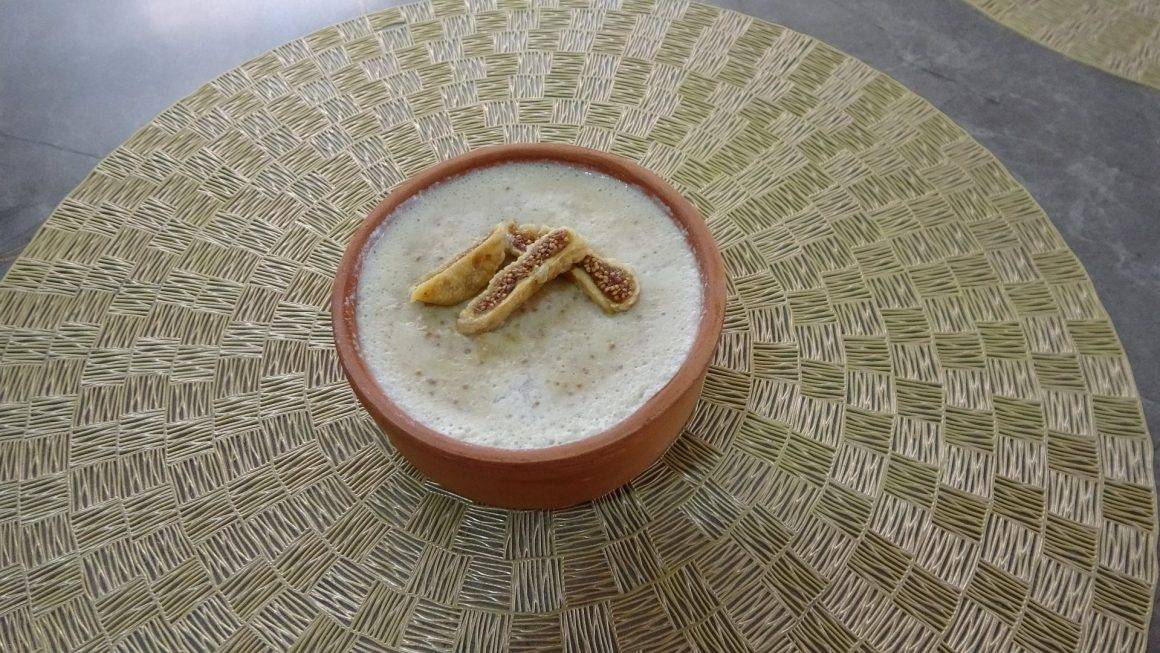 İncir uyutması tatlısı 3 malzemesi ile dikkat çekiyor.