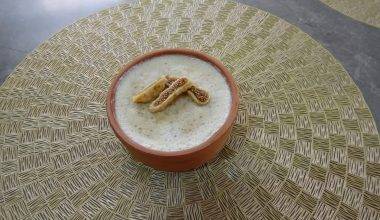 İncir uyutması tatlısı 3 malzemesi ile dikkat çekiyor.