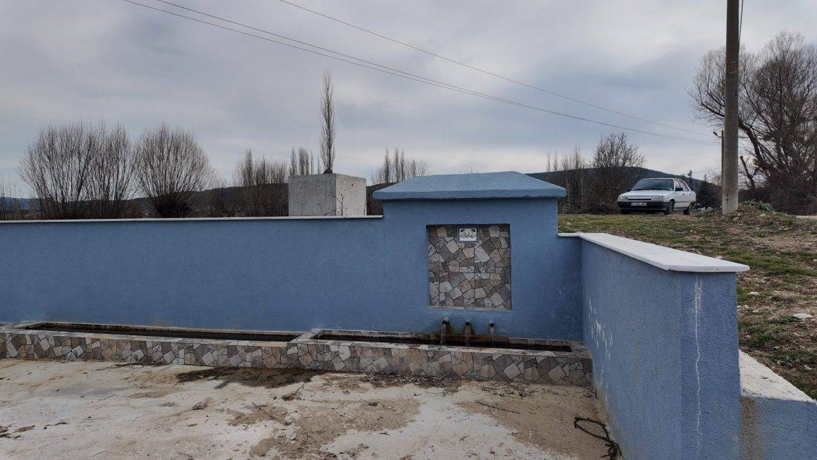 Kütahya Gediz ilçesi Yunuslar Köyü'ndeki Tarihi Ayvaz Çeşmesi 156 yıldır akmaya devam ediyor.