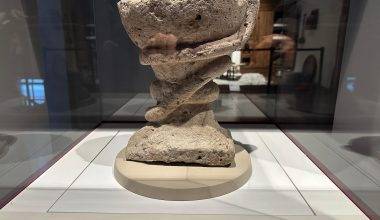 Çankırı Müzesi, kadehe sarılı yılan heykeli