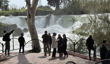 Debisi yükselen Tarsus Şelalesi ziyaretçi akınına uğradı