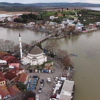 Bursa'daki Küçük Venedik Gölyazı Mahallesi, turizm sezonunu açtı