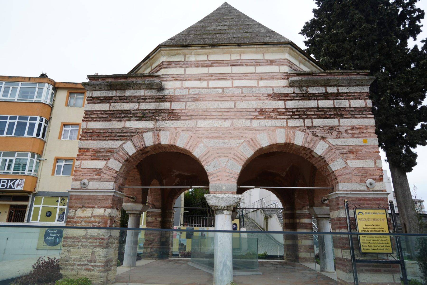 Kocaeli Gebze'deki Malkoçoğlu Mehmet Bey Türbesi