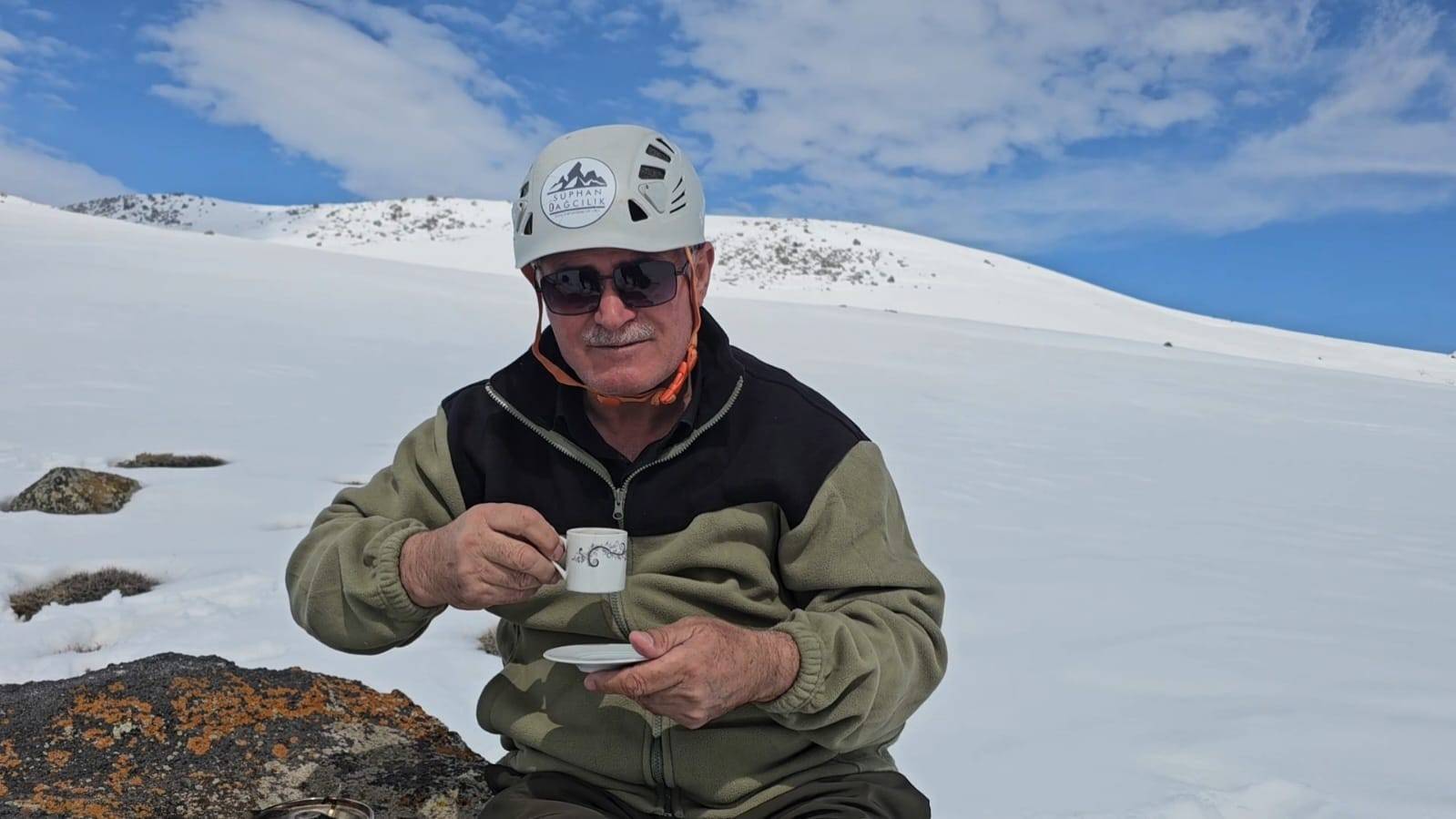 Kahve için dağa çıktılar! Süphan Dağı manzarasında kilometrelerce yürüyüş