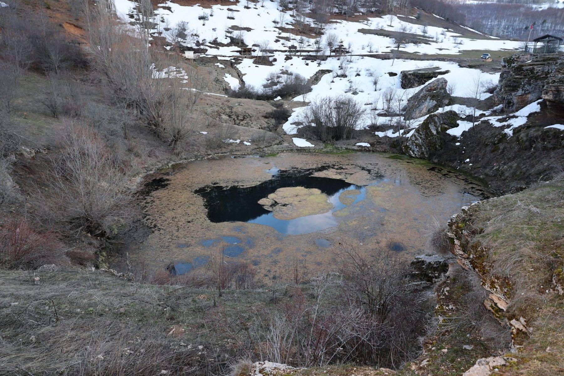 Gelinlik giymiş gibi: Sivas Dipsizgöl Şelalesi çalışmalarında sona gelindi