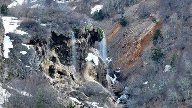 Gelinlik giymiş gibi: Sivas Dipsizgöl Şelalesi çalışmalarında sona gelindi