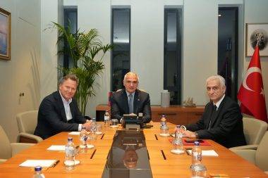 Bakan Ersoy'dan kritik görüşme! Avrupa’nın devleriyle bir araya geldi