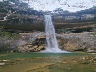 Devasa kayaların arasında saklı cennet: Adana'da kuruyan şelaleler coştu