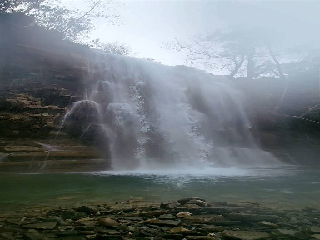 Devasa kayaların arasında saklı cennet: Adana'da kuruyan şelaleler coştu