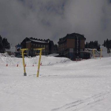 Uludağ'ın kar bereketi devam ediyor: Kar kalınlığı 150 santimetreyi aştı