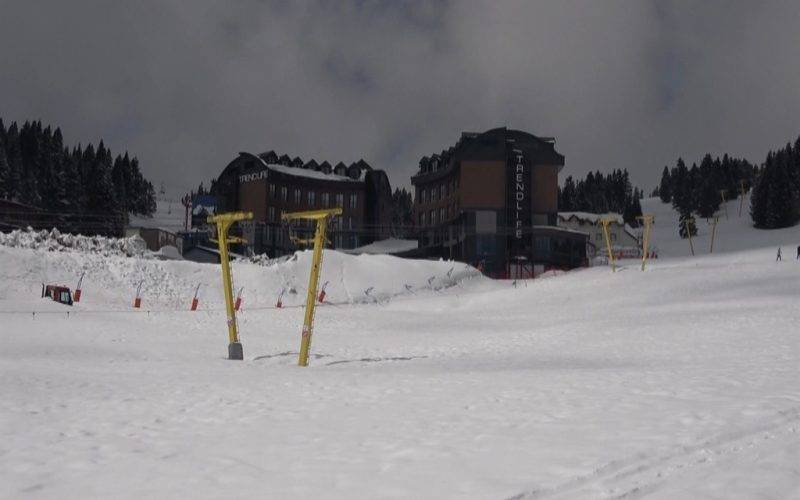 Uludağ'ın kar bereketi devam ediyor: Kar kalınlığı 150 santimetreyi aştı