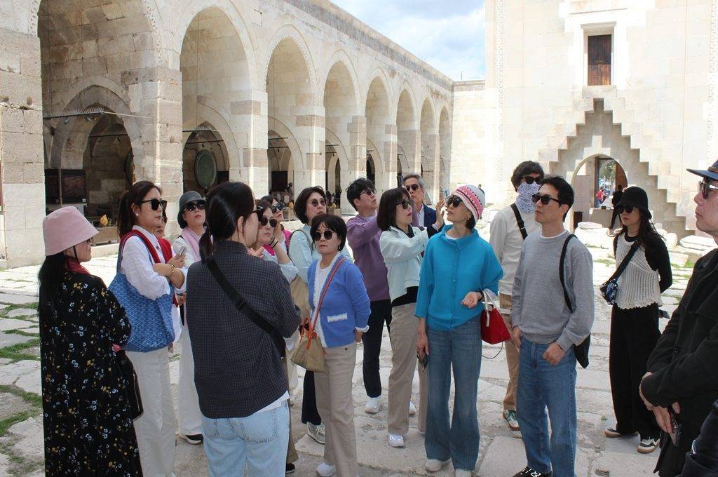 Türk dizisi izleyen buraya akın ediyor! İpek Yolu'ndaki en büyük hana ilgi büyük