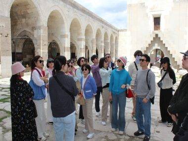 Türk dizisi izleyen buraya akın ediyor! İpek Yolu'ndaki en büyük hana ilgi büyük