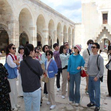 Türk dizisi izleyen buraya akın ediyor! İpek Yolu'ndaki en büyük hana ilgi büyük