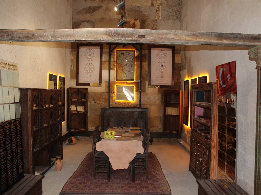 Türk dizisi izleyen buraya akın ediyor! İpek Yolu'ndaki en büyük hana ilgi büyük 