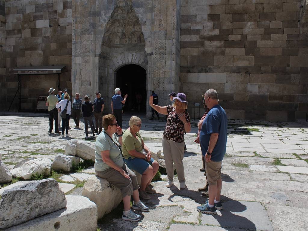 Türk dizisi izleyen buraya akın ediyor! İpek Yolu'ndaki en büyük hana ilgi büyük 