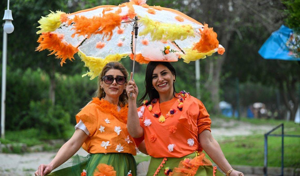 Festivaller şehrinde coşku büyük: 14. Uluslararası Portakal Çiçeği Karnavalı devam ediyor
