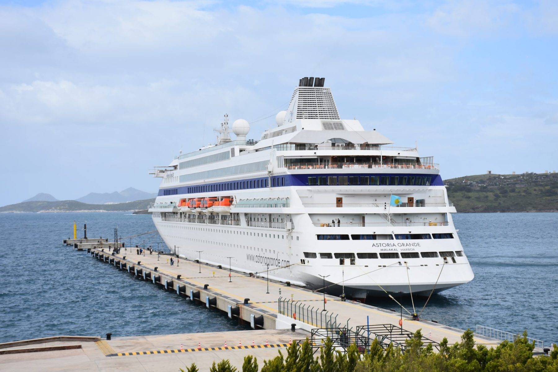 Sezonu ilki! Yüzen gemi, 909 yolcusunu Bodrum'la buluşturdu