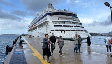 Sezonu ilki! Yüzen otel, 909 yolcusunu Bodrum'la buluşturdu