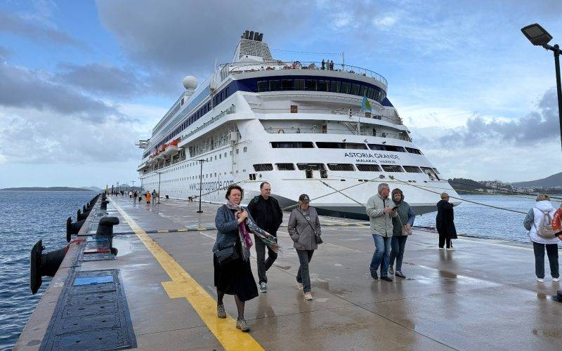 Sezonu ilki! Yüzen otel, 909 yolcusunu Bodrum'la buluşturdu