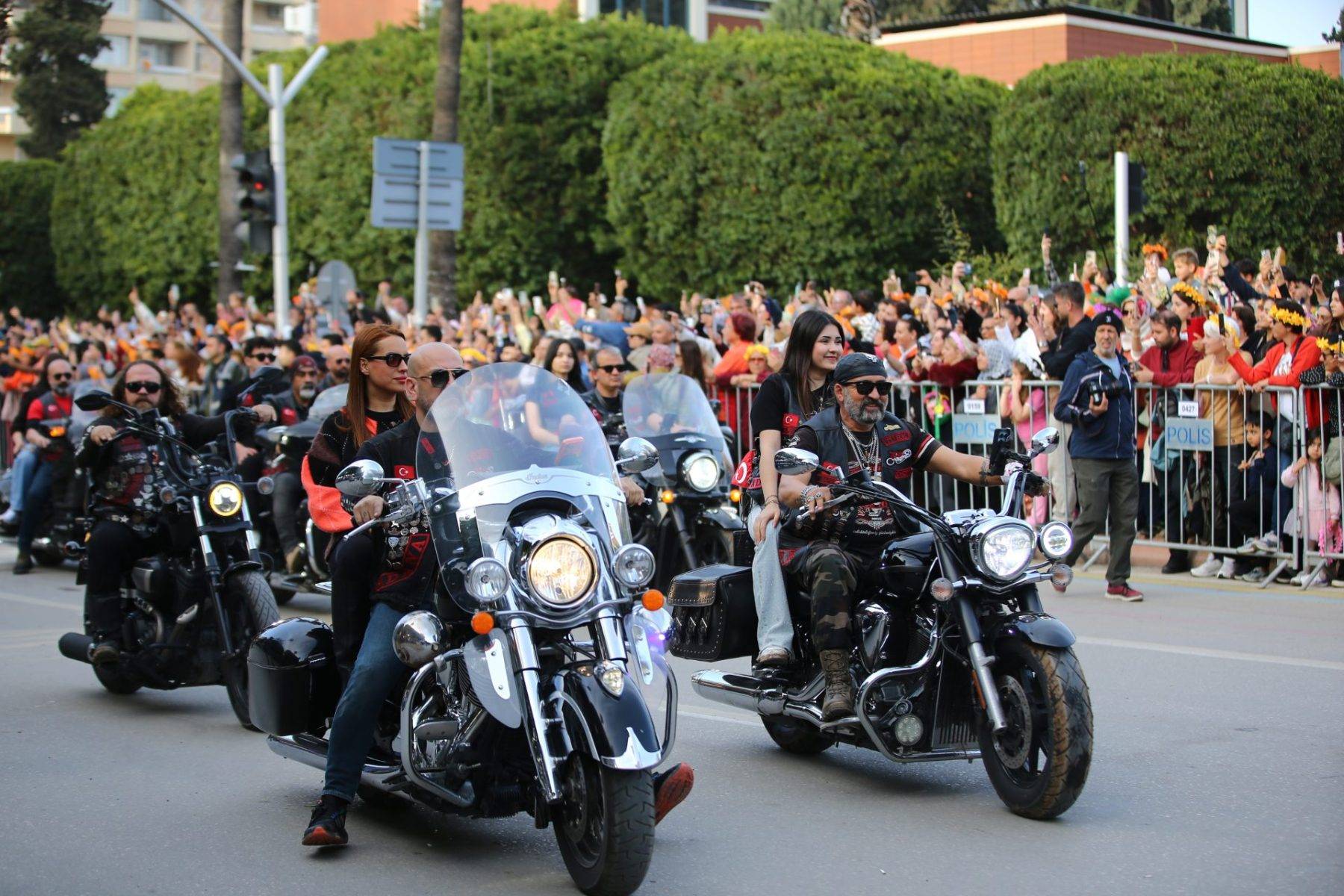 Adana’dan rengarenk görüntüler: Portakal Çiçeği Karnavalı'nda coşkulu kortej