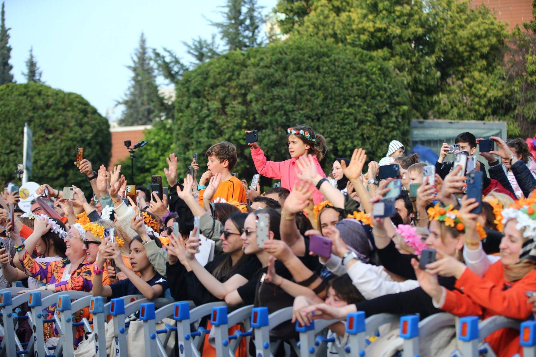 Adana’dan rengarenk görüntüler: Portakal Çiçeği Karnavalı'nda coşkulu kortej